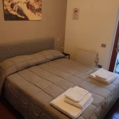 Apartment Hopper House -